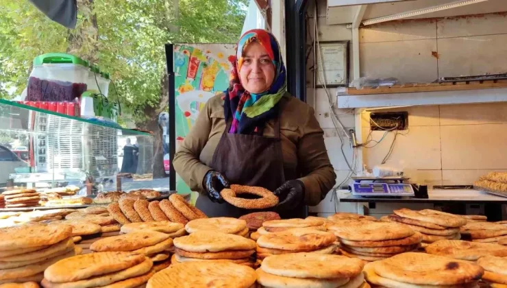 Kahramanmaraş’ta Odun Ateşinde Çörek ve Simit Pişiren Hacer Usta