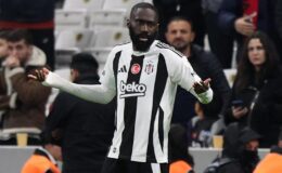 Beşiktaş taraftarından Arthur Masuaku'ya tepki! Oyuna girerken ıslıklandı…